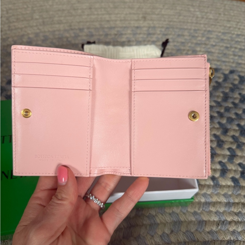 Bottega Veneta Blush Pink Intrecciato Leather Zip Wallet - Picture 7 of 8